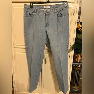 Tommy Hilfiger Women’s Light Blue Jeans Size 18. 100% cotton. Gently worn.